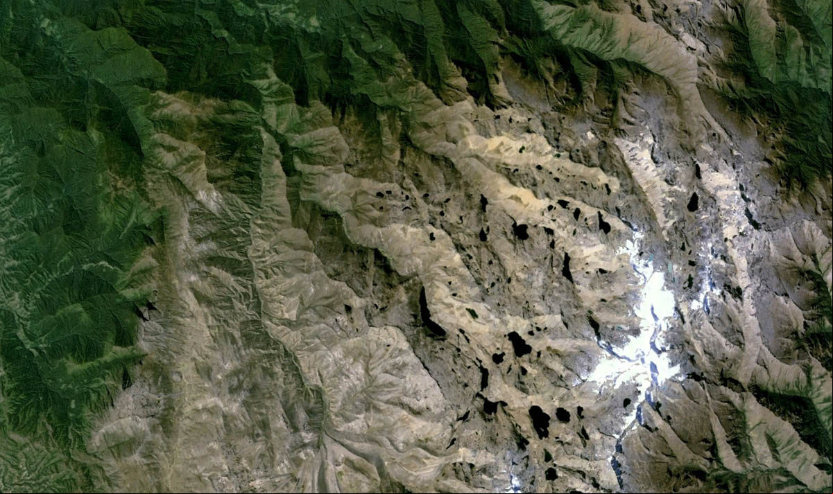 O Pico Cristóbal Colón é um pico da Sierra Nevada de Santa Marta localizado na Colômbia. É quinta montanha do mundo em proeminência, com mais de 5500 m de destaque topográfico, e situa-se a apenas 42 km da costa.